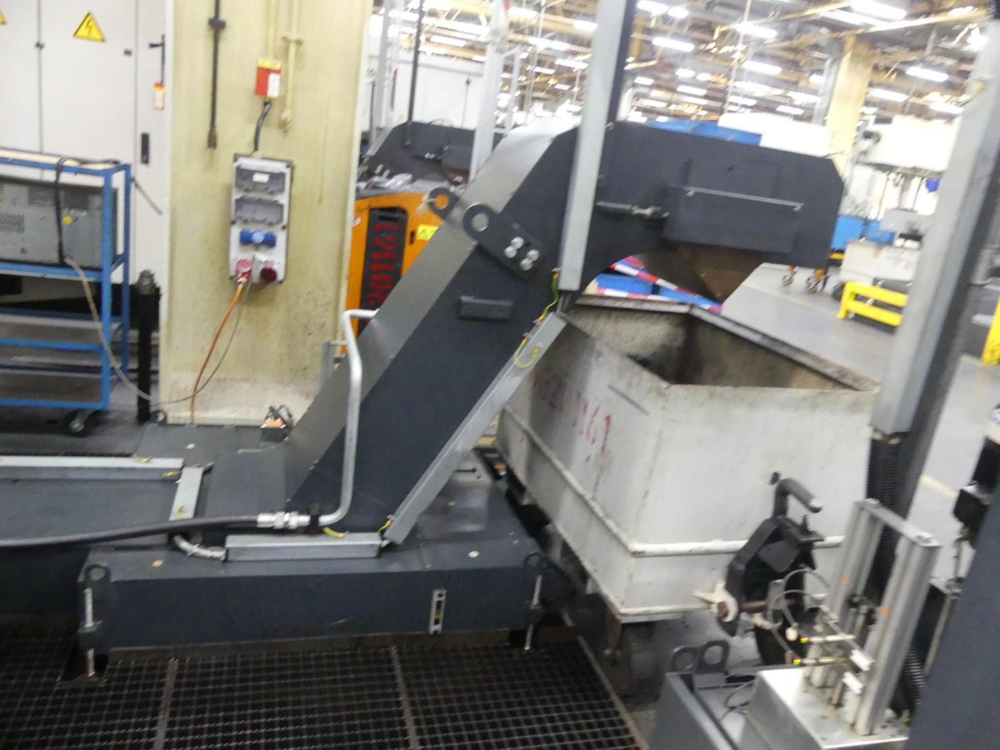 Centres d'usinage, machines d'usinage des métaux et lignes de production de l'industrie automobile-4