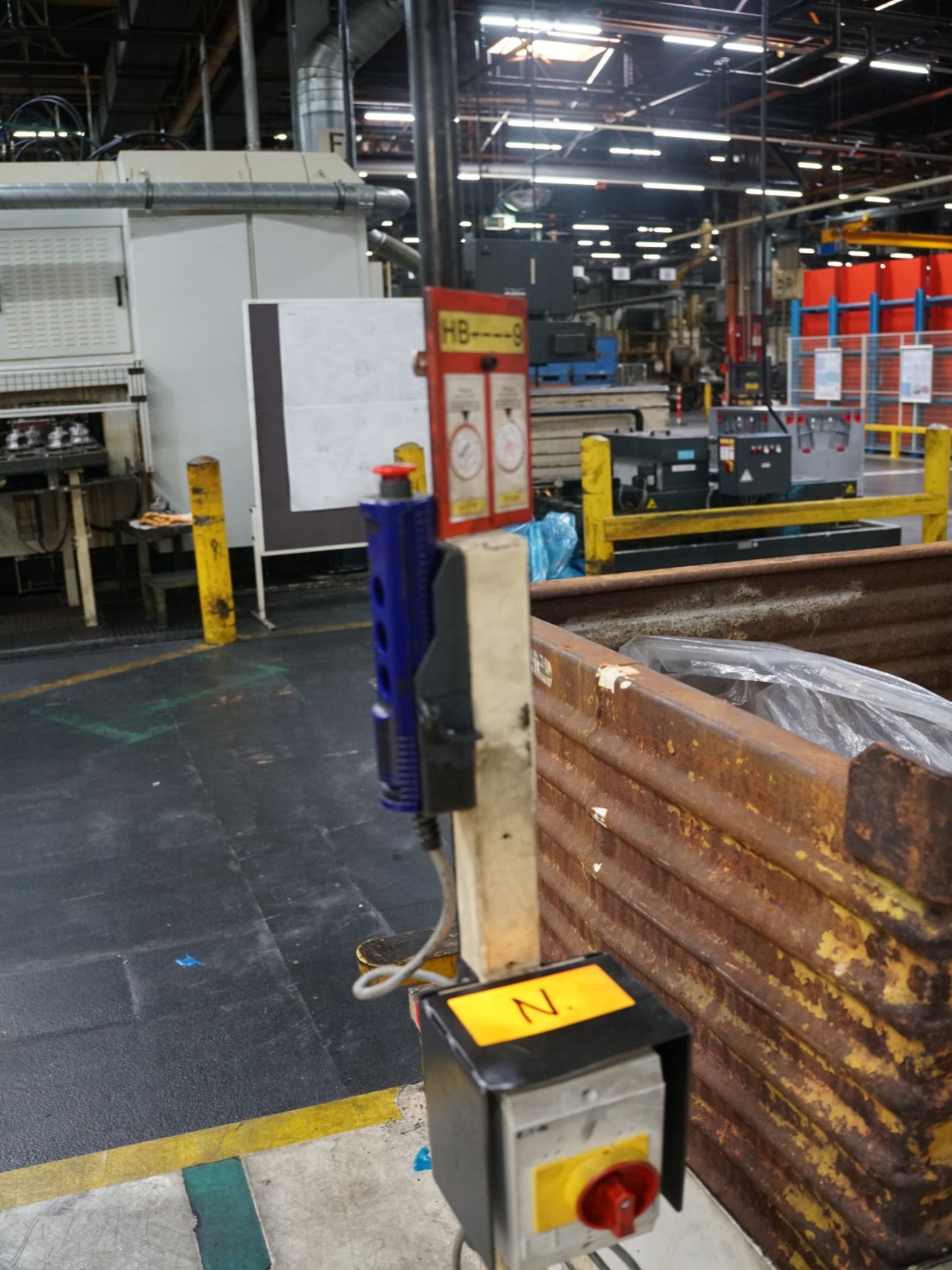 Centros de mecanizado, máquinas para trabajar el metal y líneas de producción de la industria del automóvil-3