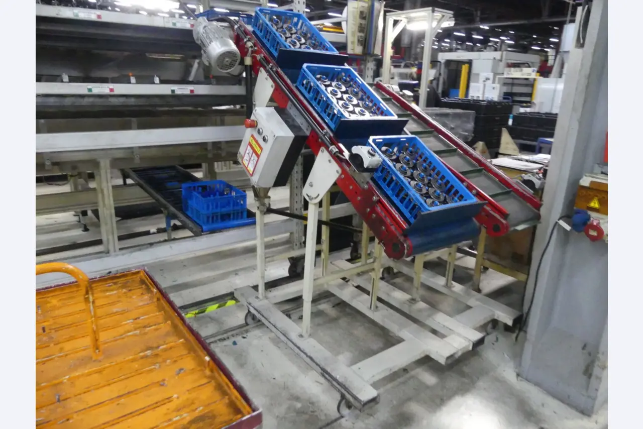 Centres d'usinage, machines d'usinage des métaux et lignes de production de l'industrie automobile-13