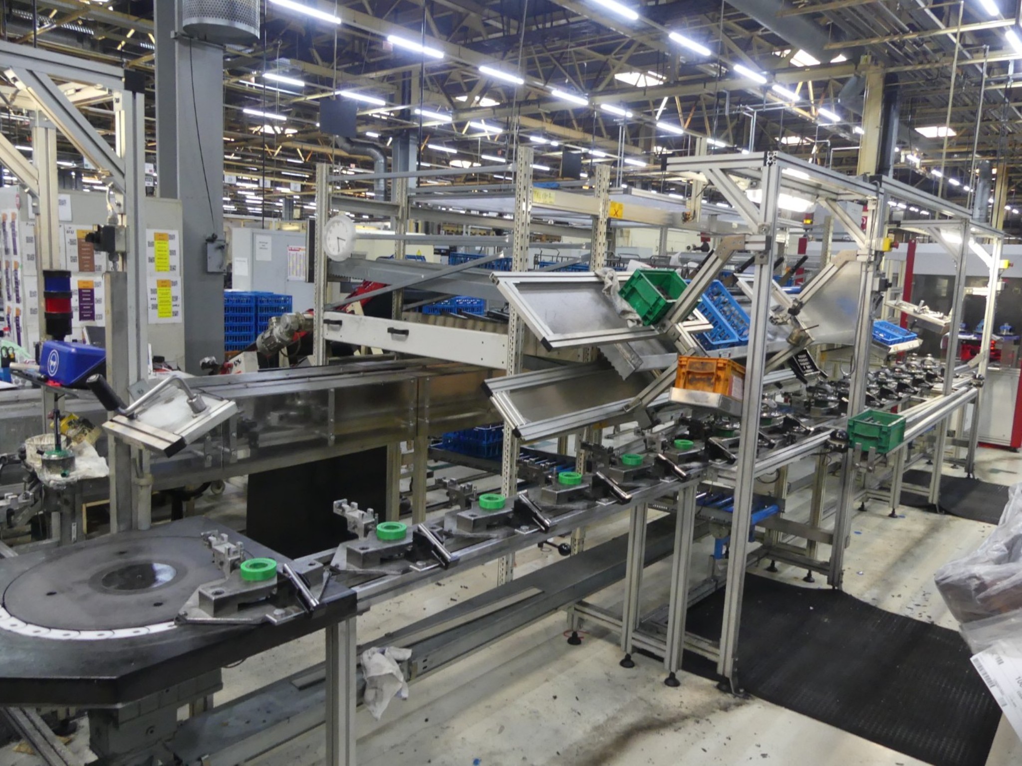 Centres d'usinage, machines d'usinage des métaux et lignes de production de l'industrie automobile-1