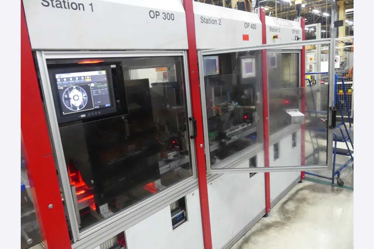 Centres d'usinage, machines d'usinage des métaux et lignes de production de l'industrie automobile-6