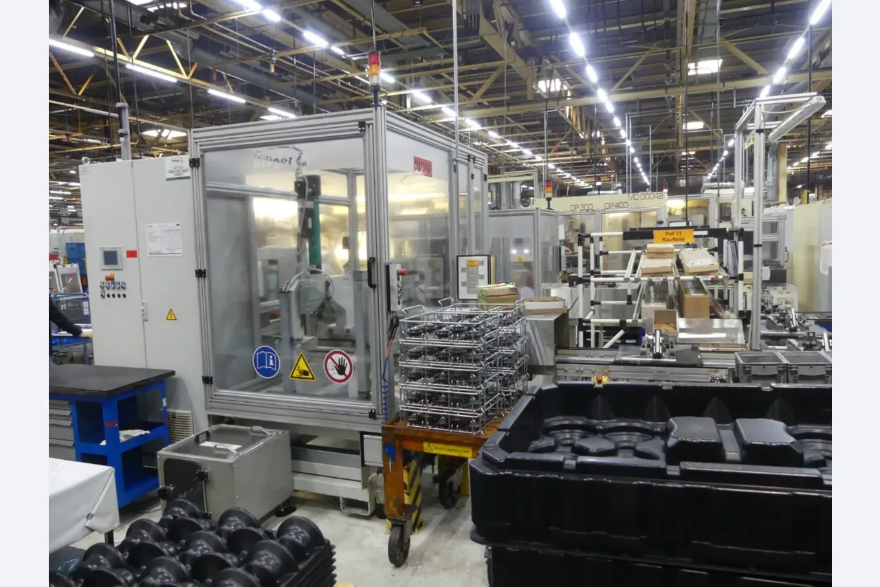 Centres d'usinage, machines d'usinage des métaux et lignes de production de l'industrie automobile-1