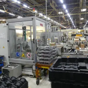 Linha de embalagem Krüger Industrieautomation Montagestation BMT6