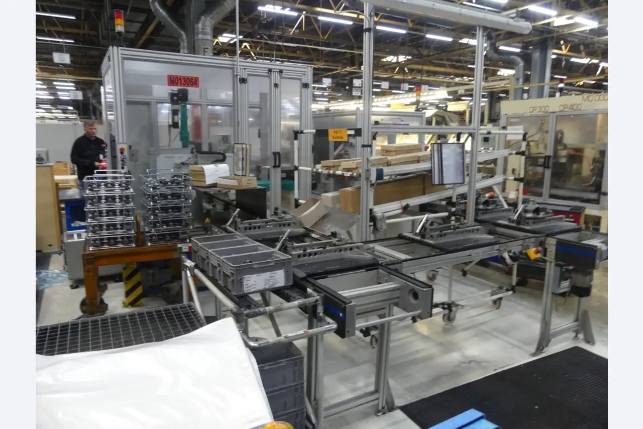 Centres d'usinage, machines d'usinage des métaux et lignes de production de l'industrie automobile-2