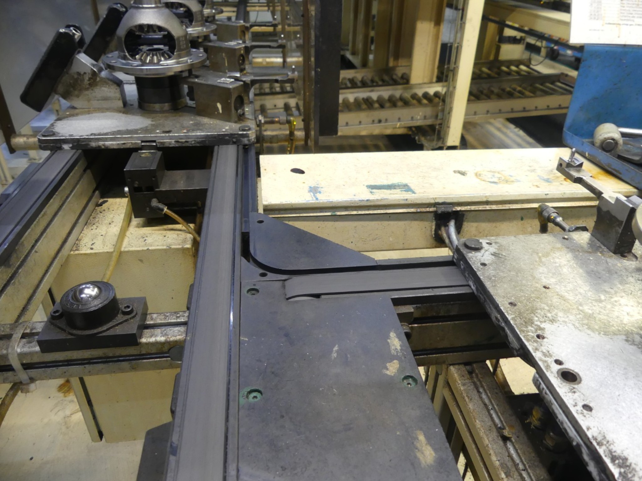 Centres d'usinage, machines d'usinage des métaux et lignes de production de l'industrie automobile-5