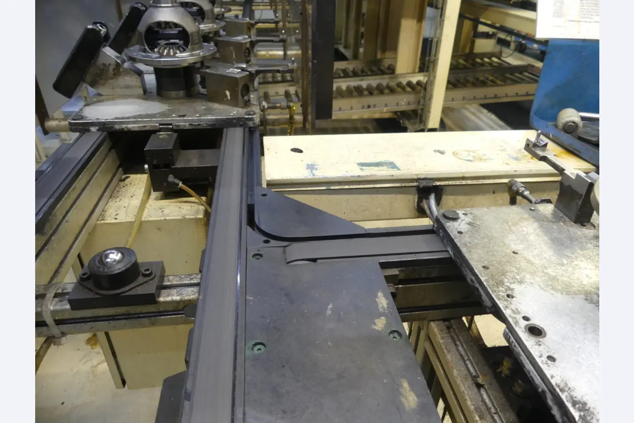 Centres d'usinage, machines d'usinage des métaux et lignes de production de l'industrie automobile-5