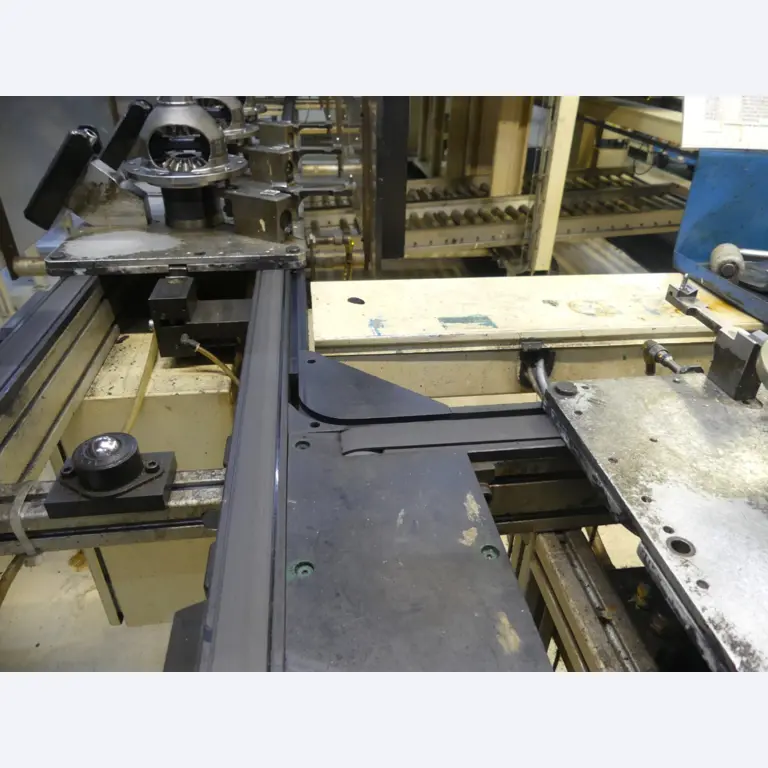 Centres d'usinage, machines d'usinage des métaux et lignes de production de l'industrie automobile-5