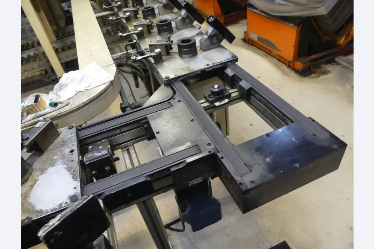 Centres d'usinage, machines d'usinage des métaux et lignes de production de l'industrie automobile-6