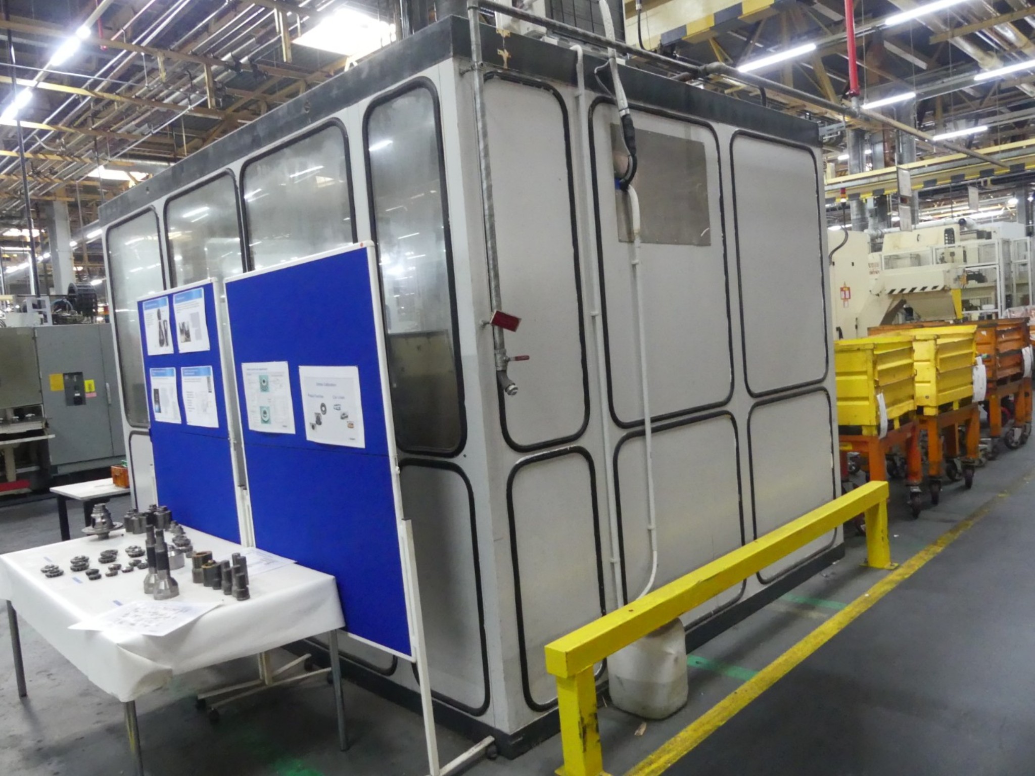 Centres d'usinage, machines d'usinage des métaux et lignes de production de l'industrie automobile-2