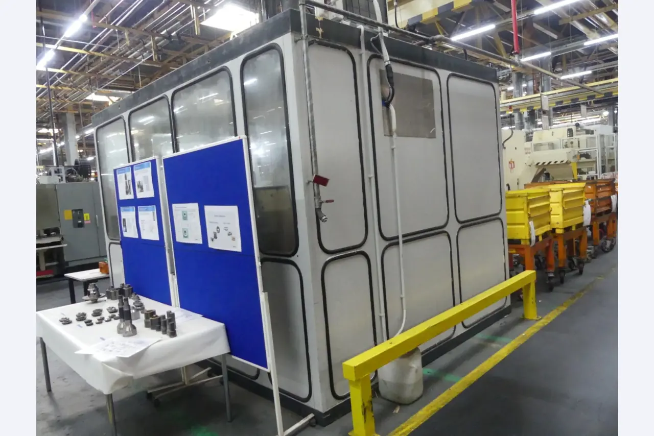 Centres d'usinage, machines d'usinage des métaux et lignes de production de l'industrie automobile-2