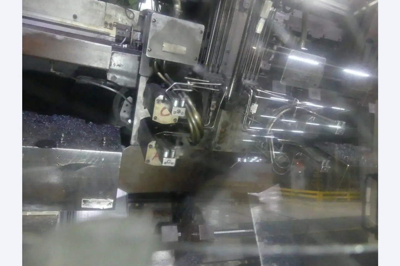 Centres d'usinage, machines d'usinage des métaux et lignes de production de l'industrie automobile-3