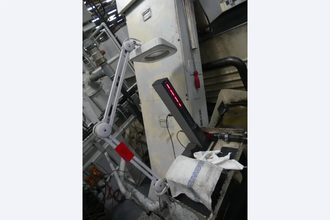 Centres d'usinage, machines d'usinage des métaux et lignes de production de l'industrie automobile-1