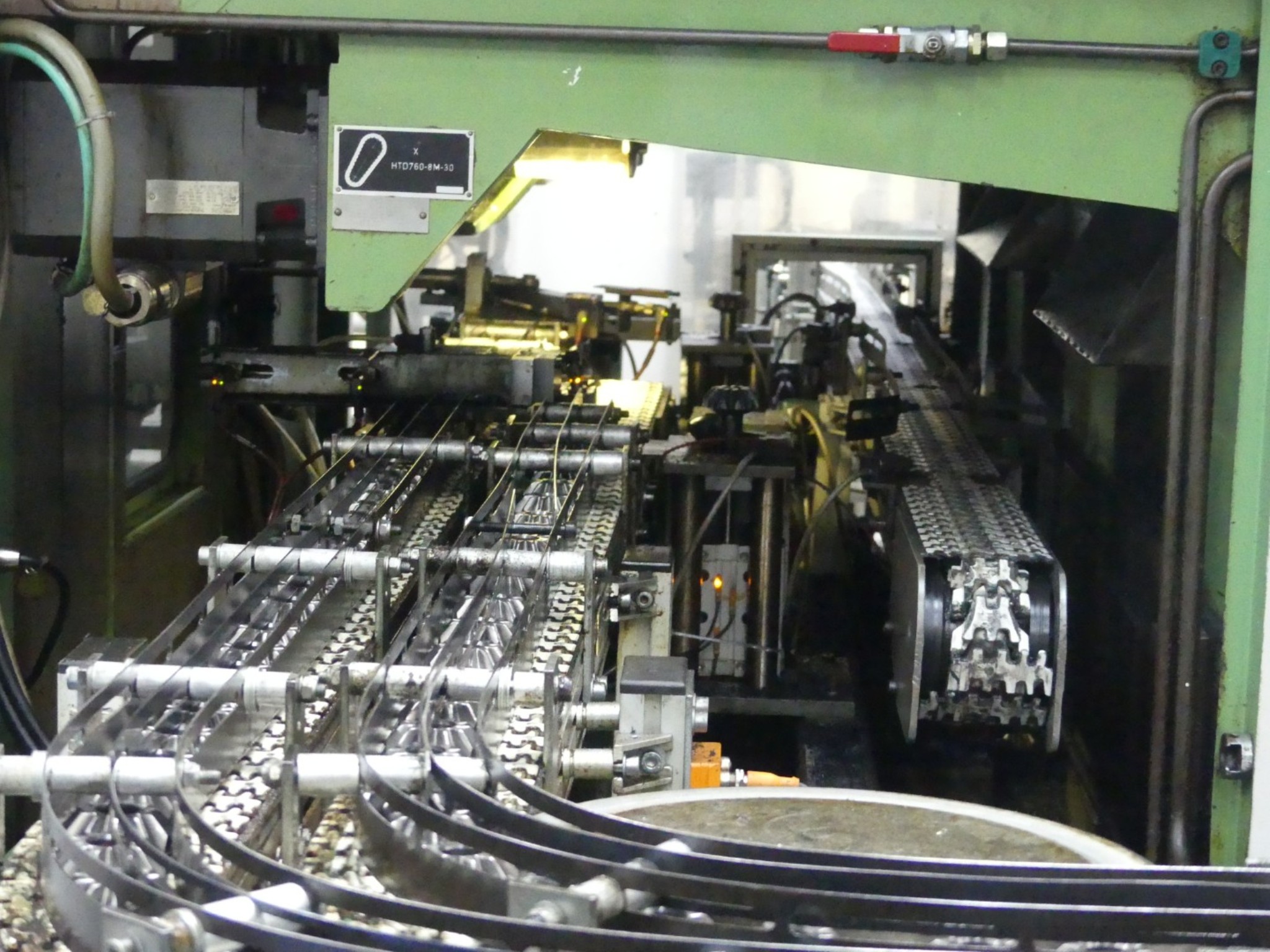 Centres d'usinage, machines d'usinage des métaux et lignes de production de l'industrie automobile-7