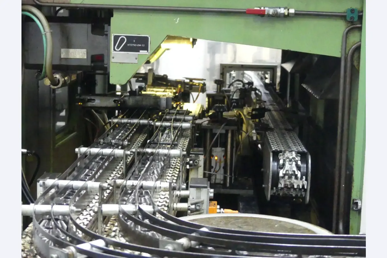 Centres d'usinage, machines d'usinage des métaux et lignes de production de l'industrie automobile-7