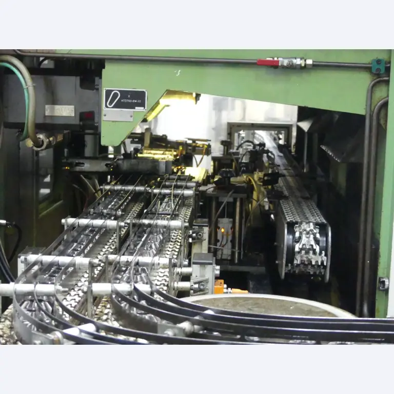 Centres d'usinage, machines d'usinage des métaux et lignes de production de l'industrie automobile-7