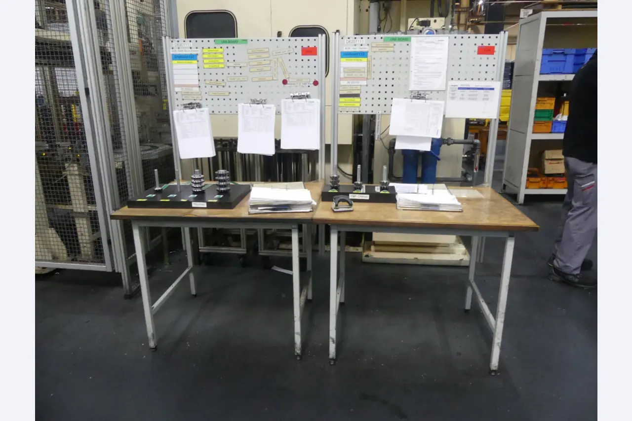 Centres d'usinage, machines d'usinage des métaux et lignes de production de l'industrie automobile-1