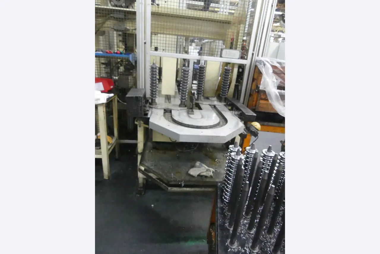 Centres d'usinage, machines d'usinage des métaux et lignes de production de l'industrie automobile-3