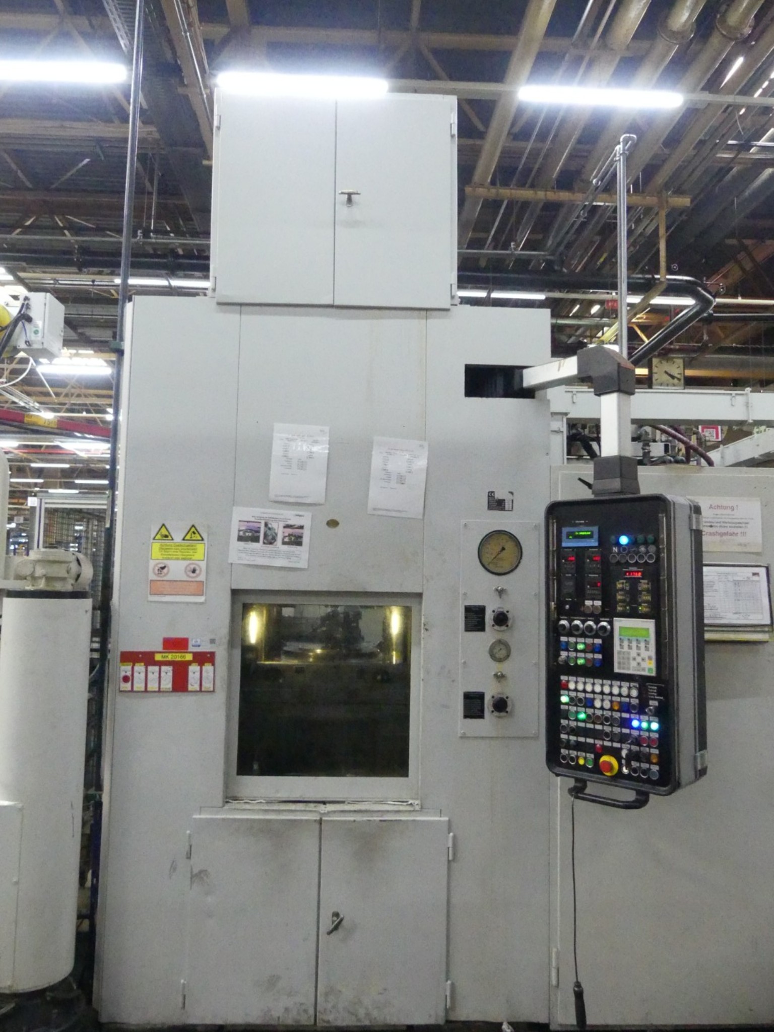Centres d'usinage, machines d'usinage des métaux et lignes de production de l'industrie automobile-1