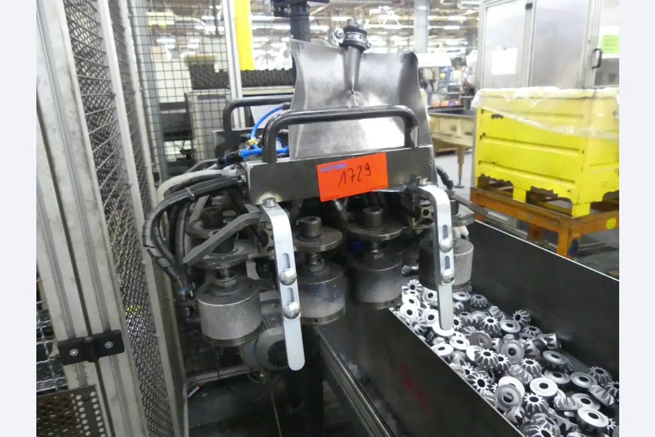 Centres d'usinage, machines d'usinage des métaux et lignes de production de l'industrie automobile-1