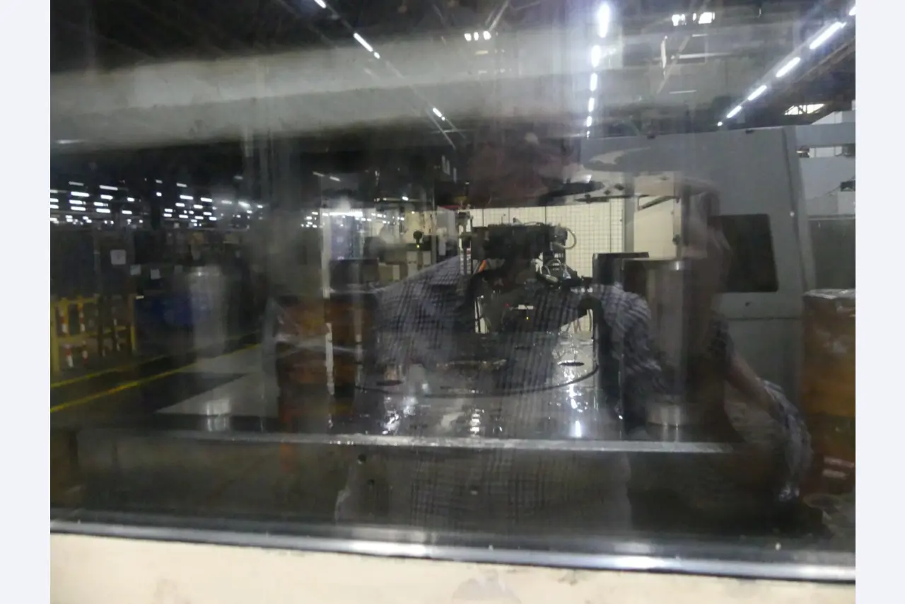 Centres d'usinage, machines d'usinage des métaux et lignes de production de l'industrie automobile-7