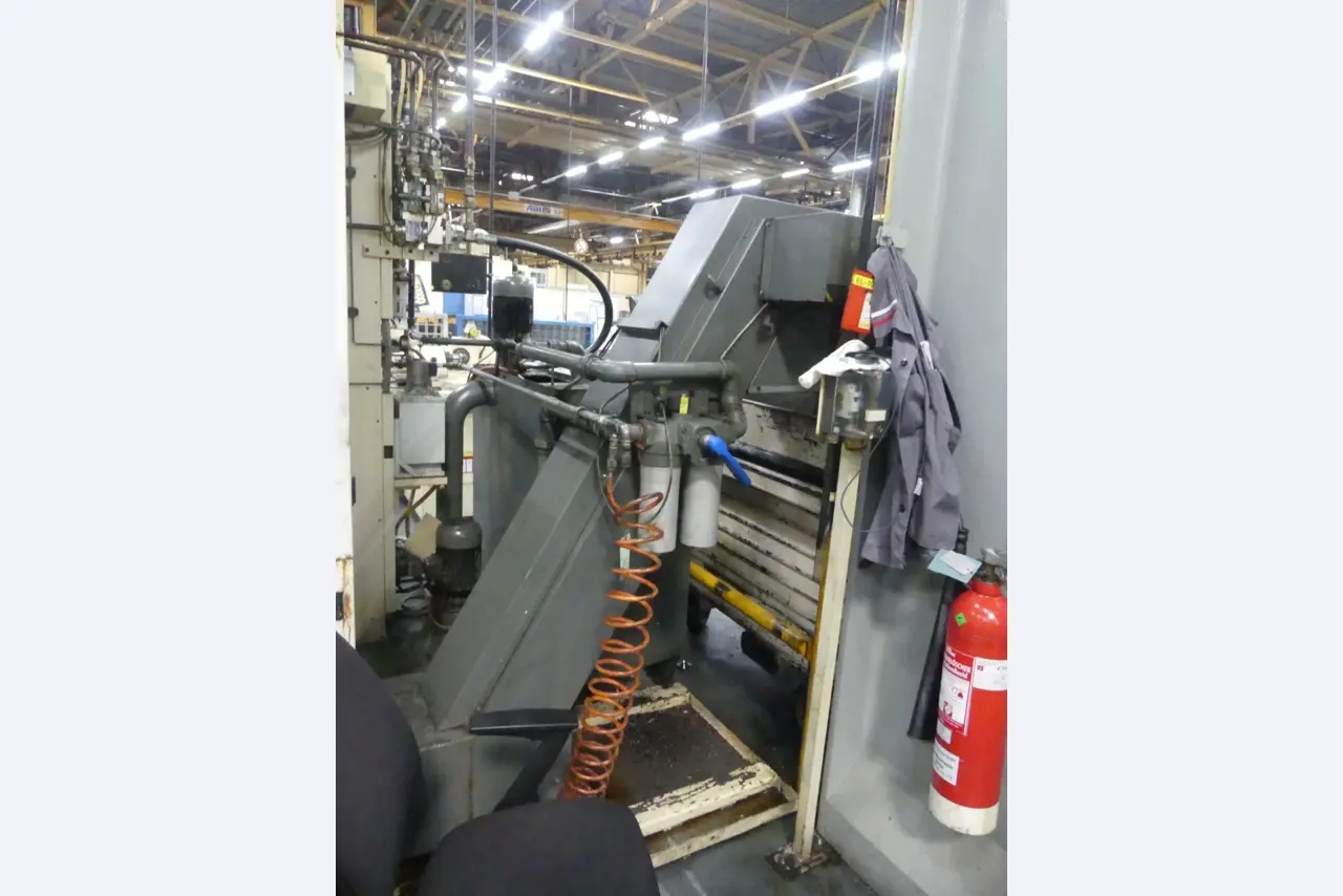 Centres d'usinage, machines d'usinage des métaux et lignes de production de l'industrie automobile-10
