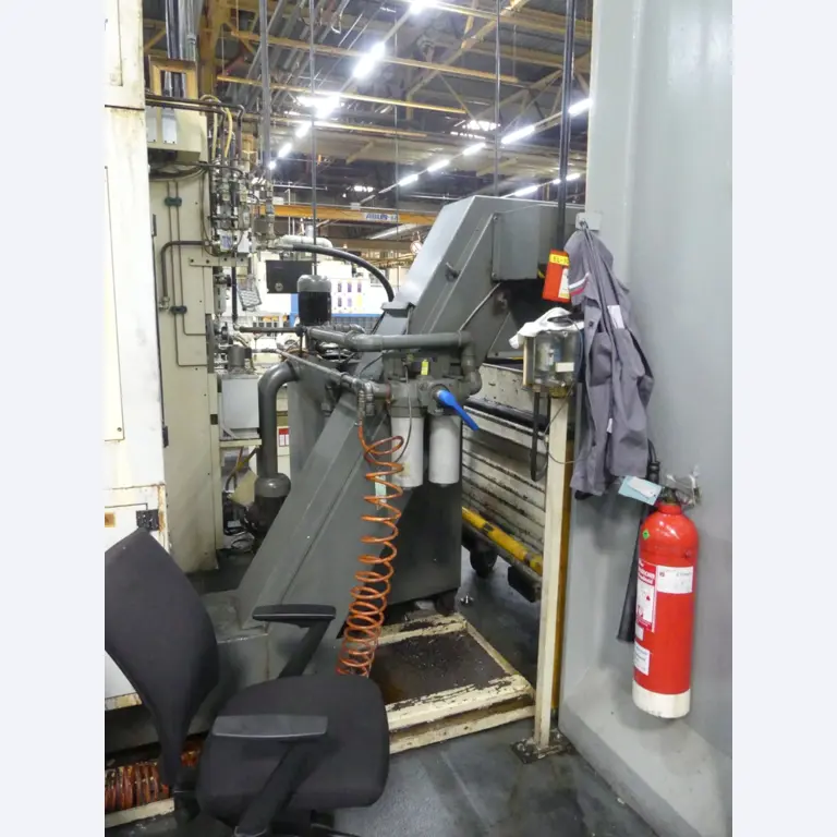 Centres d'usinage, machines d'usinage des métaux et lignes de production de l'industrie automobile-4