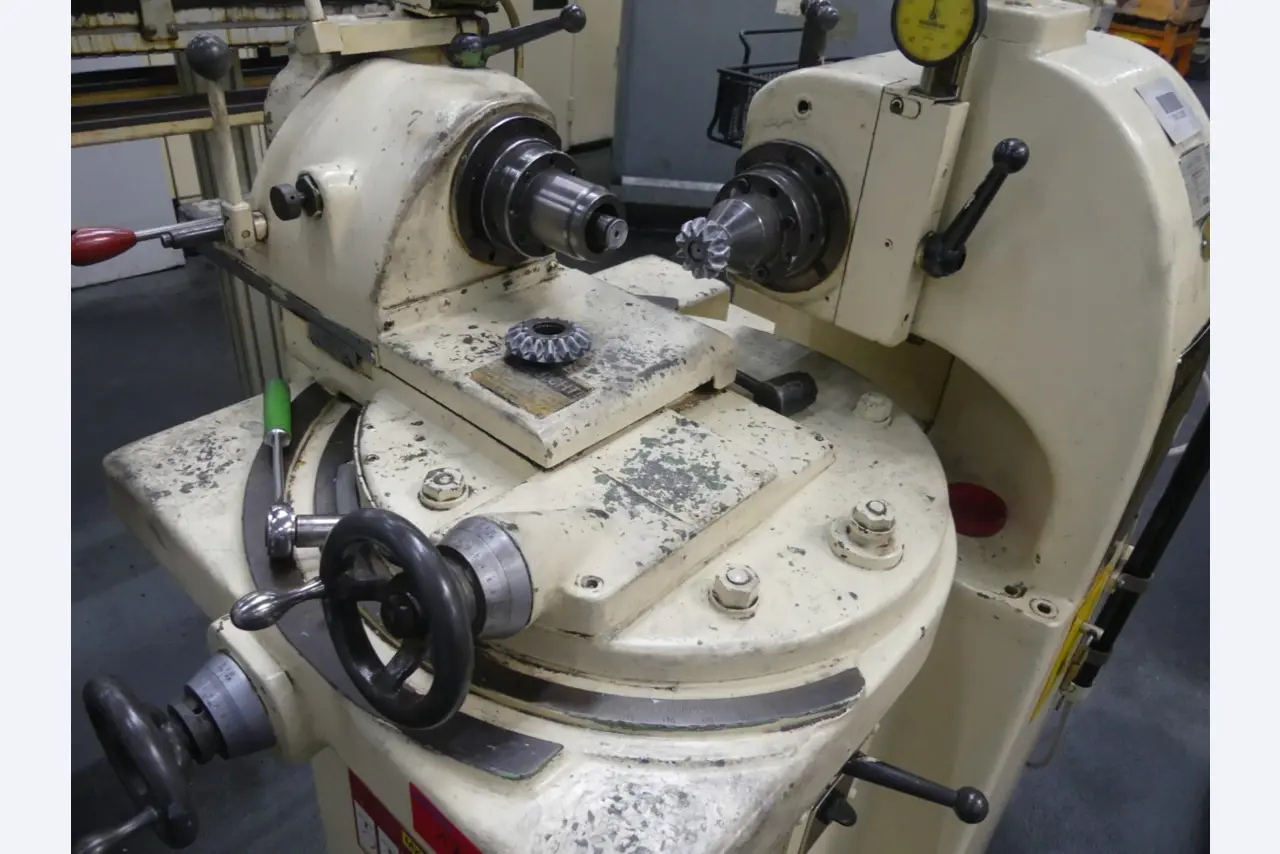 Centres d'usinage, machines d'usinage des métaux et lignes de production de l'industrie automobile-2