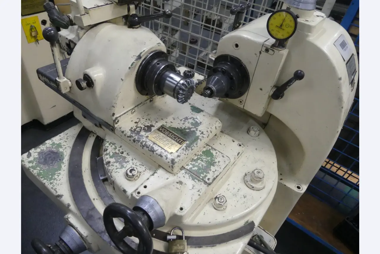 Centres d'usinage, machines d'usinage des métaux et lignes de production de l'industrie automobile-2