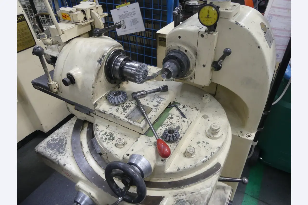 Centres d'usinage, machines d'usinage des métaux et lignes de production de l'industrie automobile-2