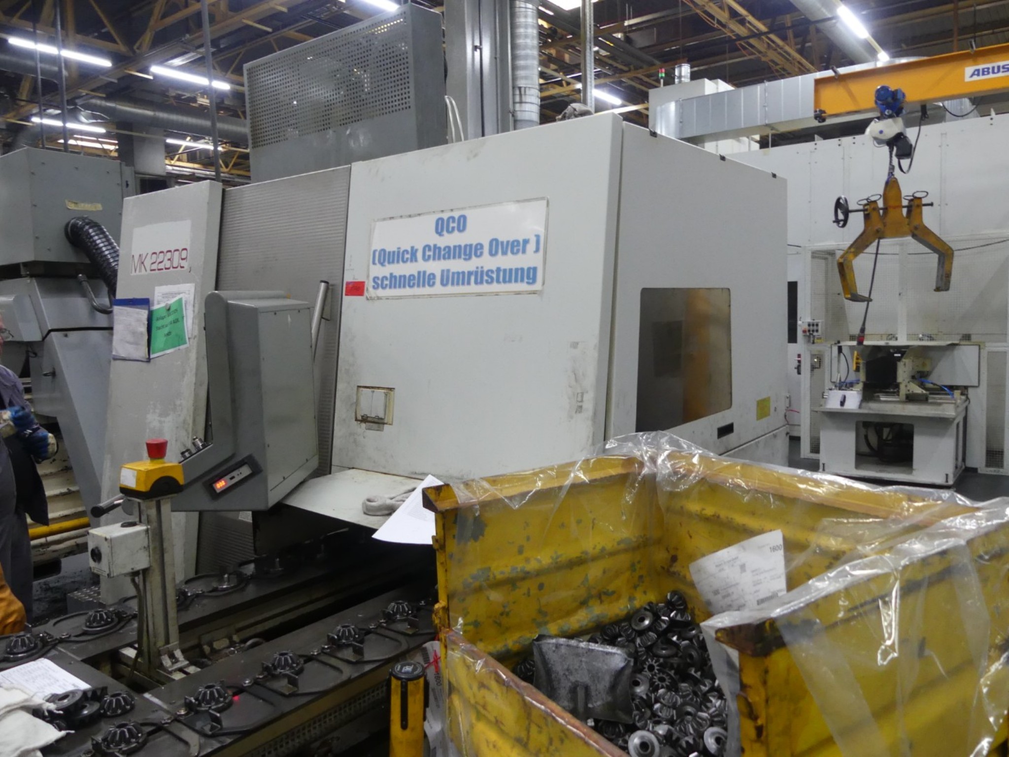 Bearbeitungszentren, metallbearbeitende Maschinen und Produktionslinen aus der Automobilindustrie-1