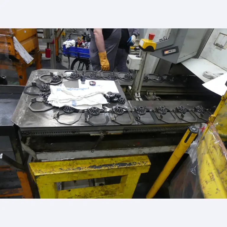 Bearbeitungszentren, metallbearbeitende Maschinen und Produktionslinen aus der Automobilindustrie-2