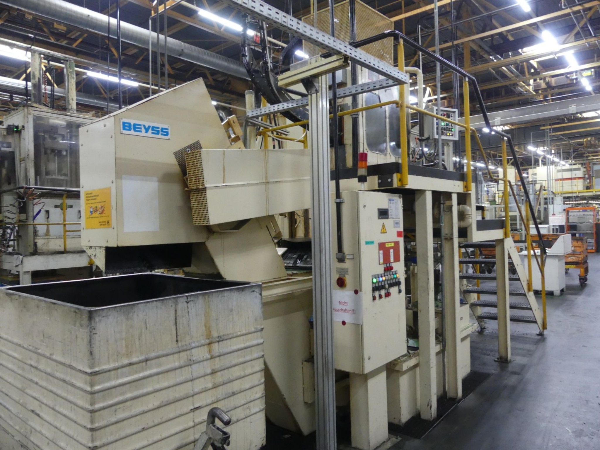 Machining centers, metalworking machines and production lines from the automotive industry-3