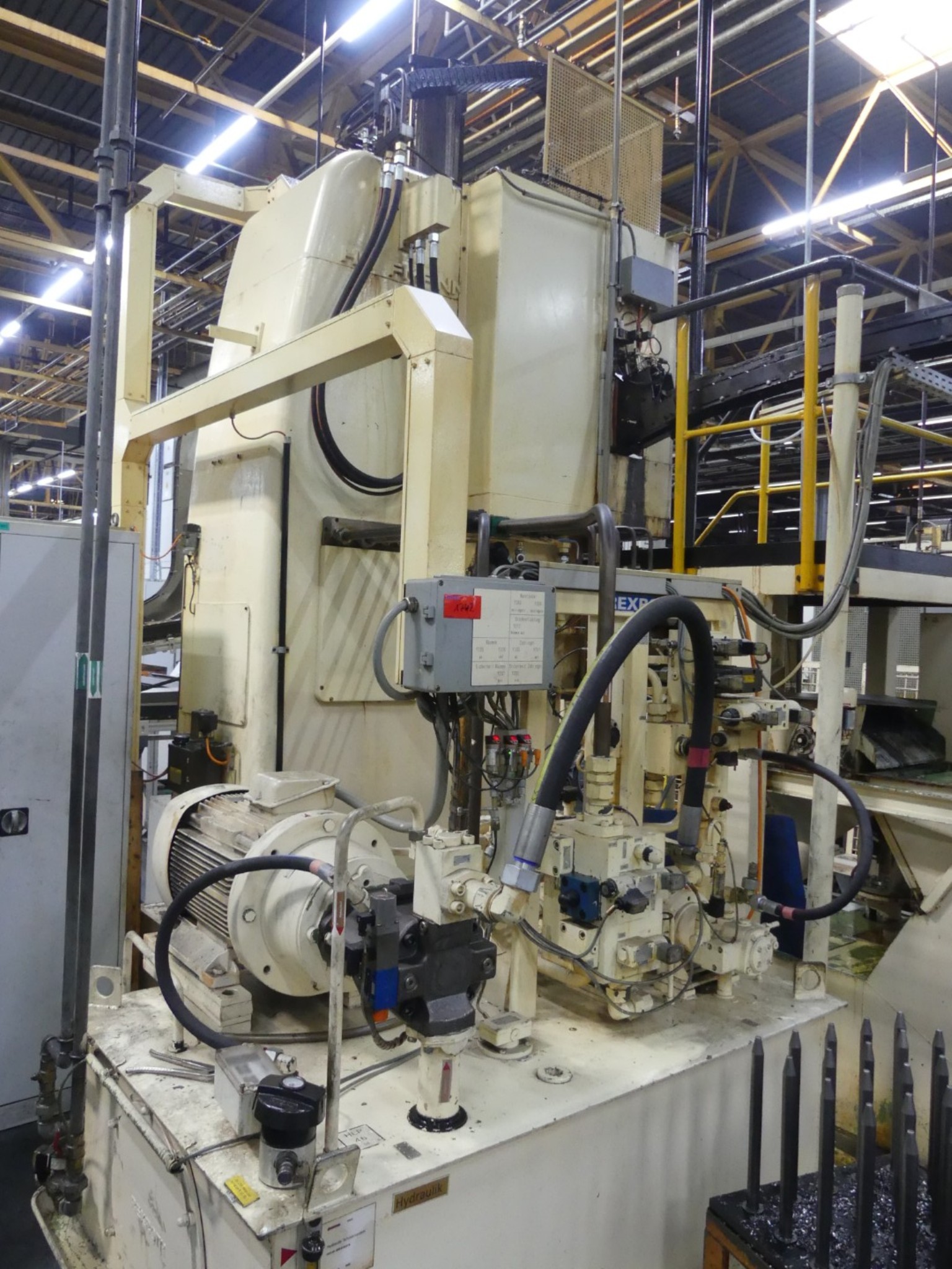 Machining centers, metalworking machines and production lines from the automotive industry-5