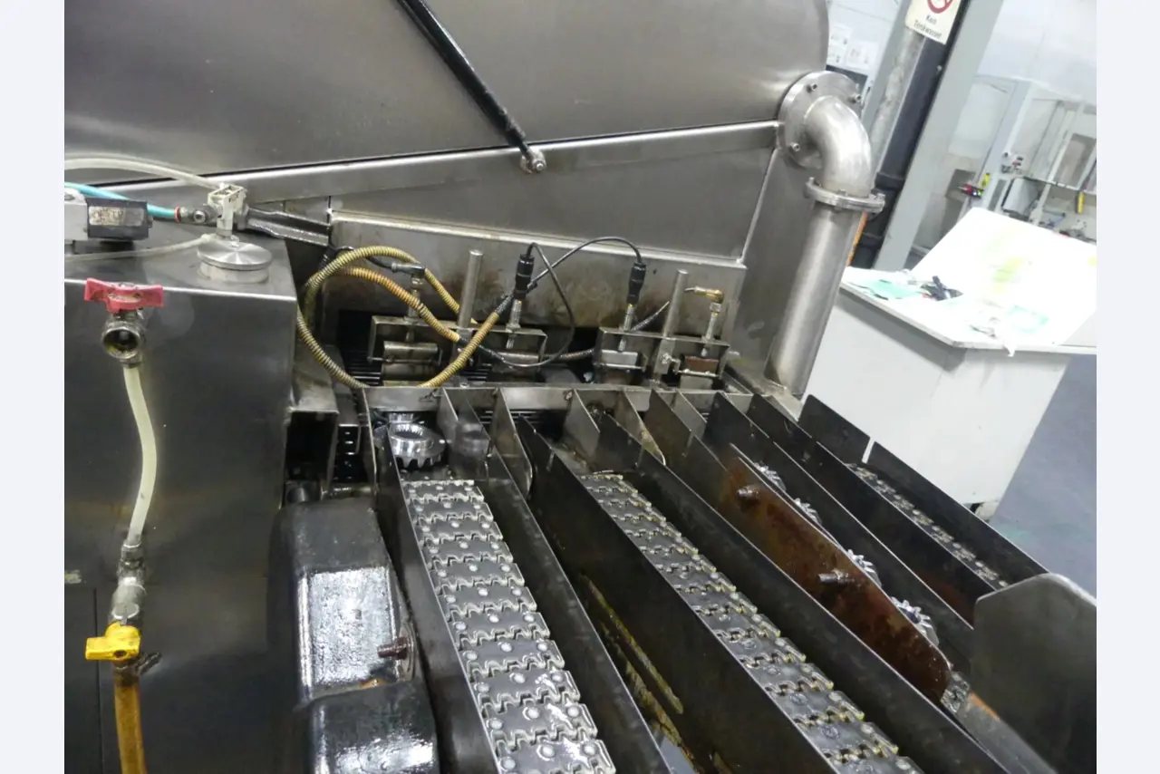 Centra obróbcze, maszyny do obróbki metalu i linie produkcyjne z branży motoryzacyjnej-4