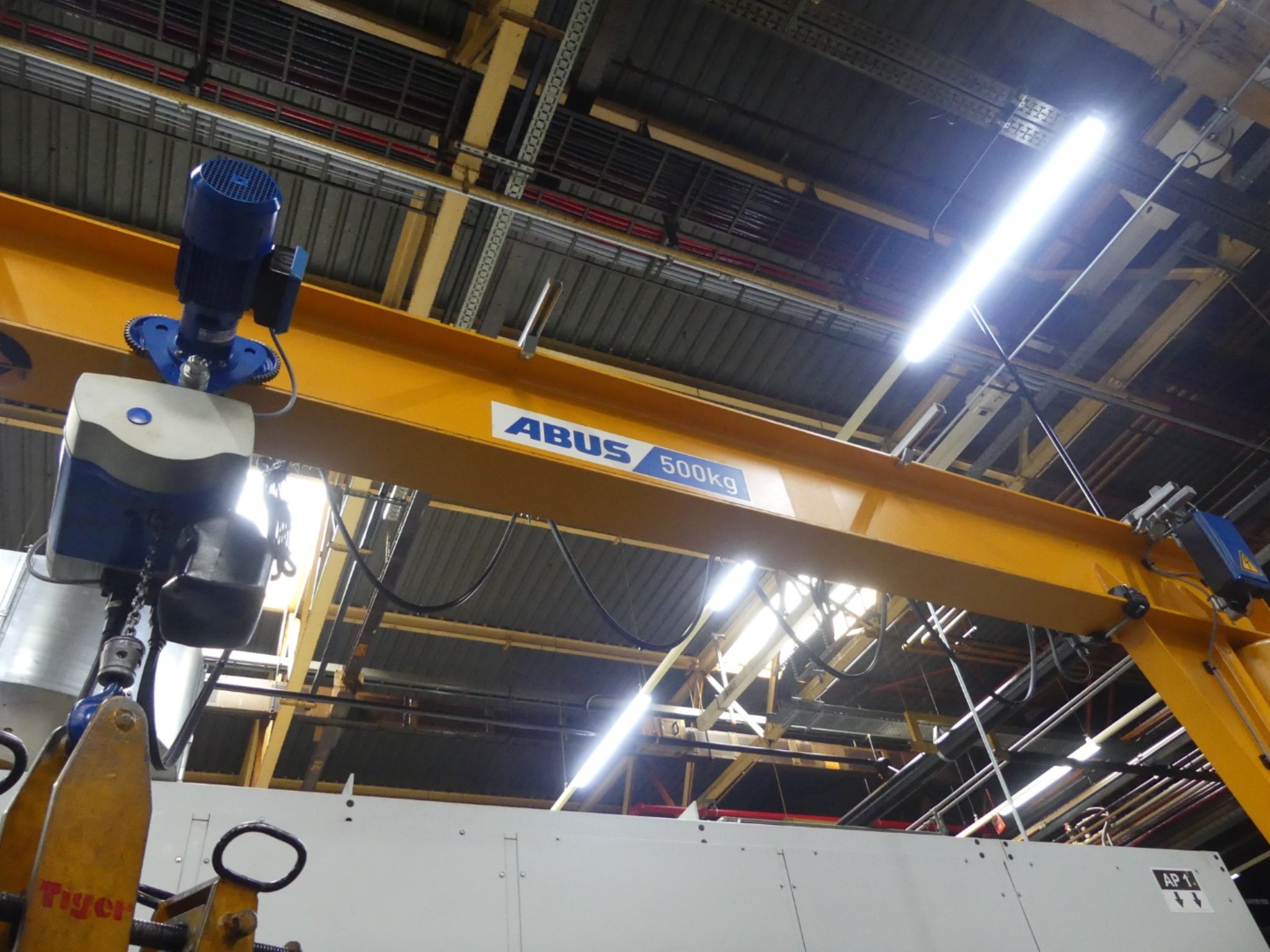 Centra obróbcze, maszyny do obróbki metalu i linie produkcyjne z branży motoryzacyjnej-7