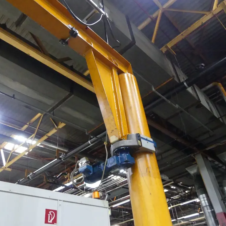 Slewing jib crane