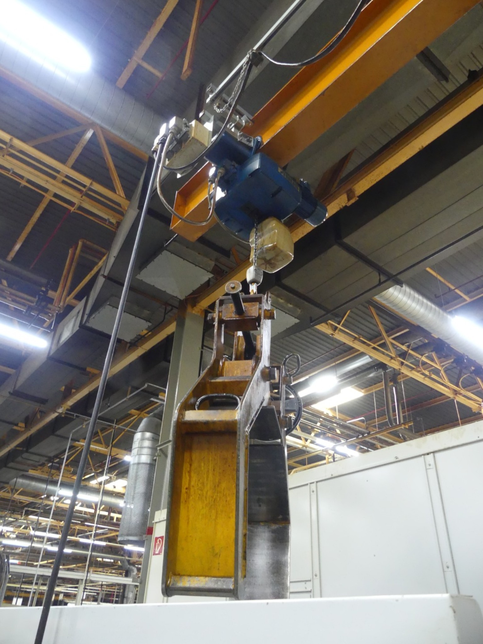 Centros de mecanizado, máquinas para trabajar el metal y líneas de producción de la industria del automóvil-2