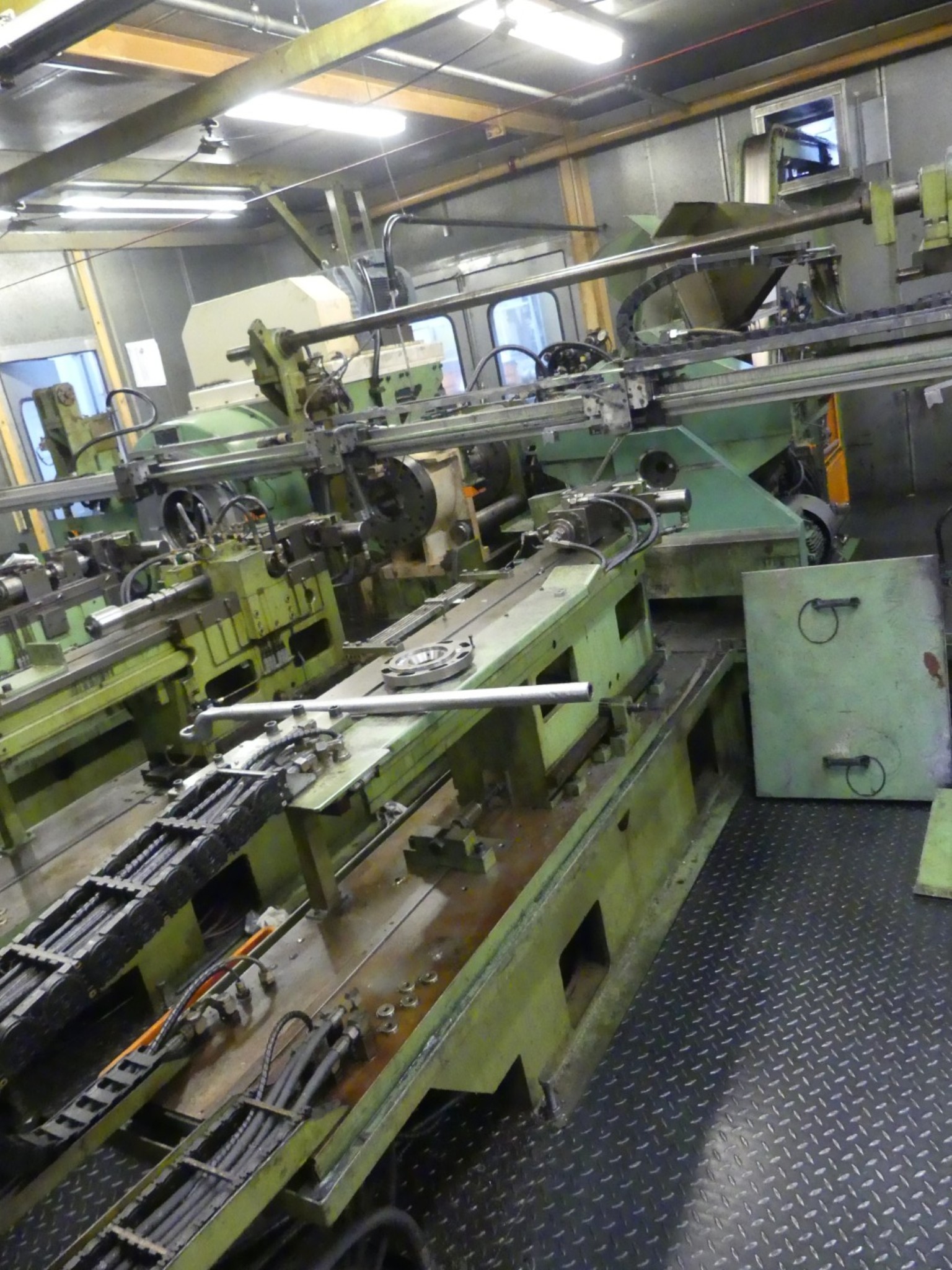 Centros de mecanizado, máquinas para trabajar el metal y líneas de producción de la industria del automóvil-9