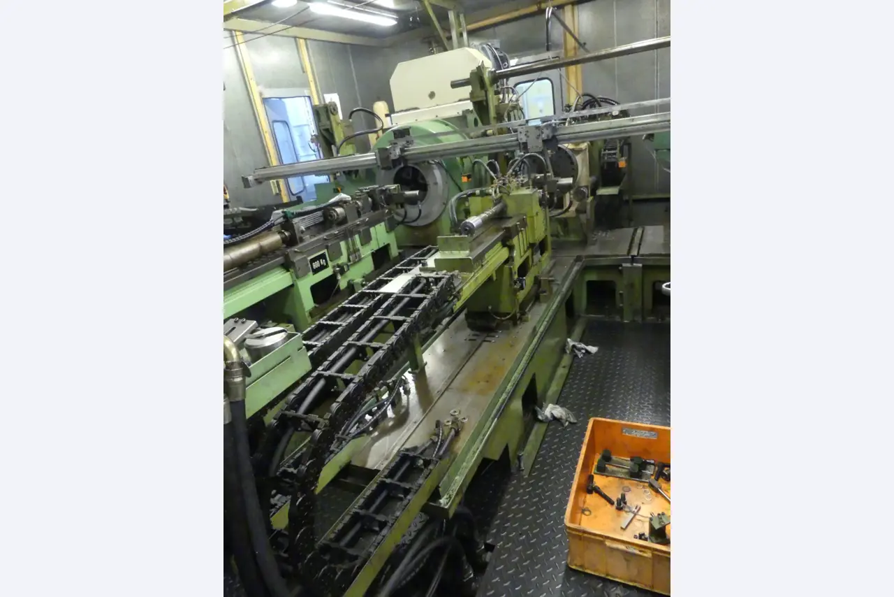 Centros de mecanizado, máquinas para trabajar el metal y líneas de producción de la industria del automóvil-10