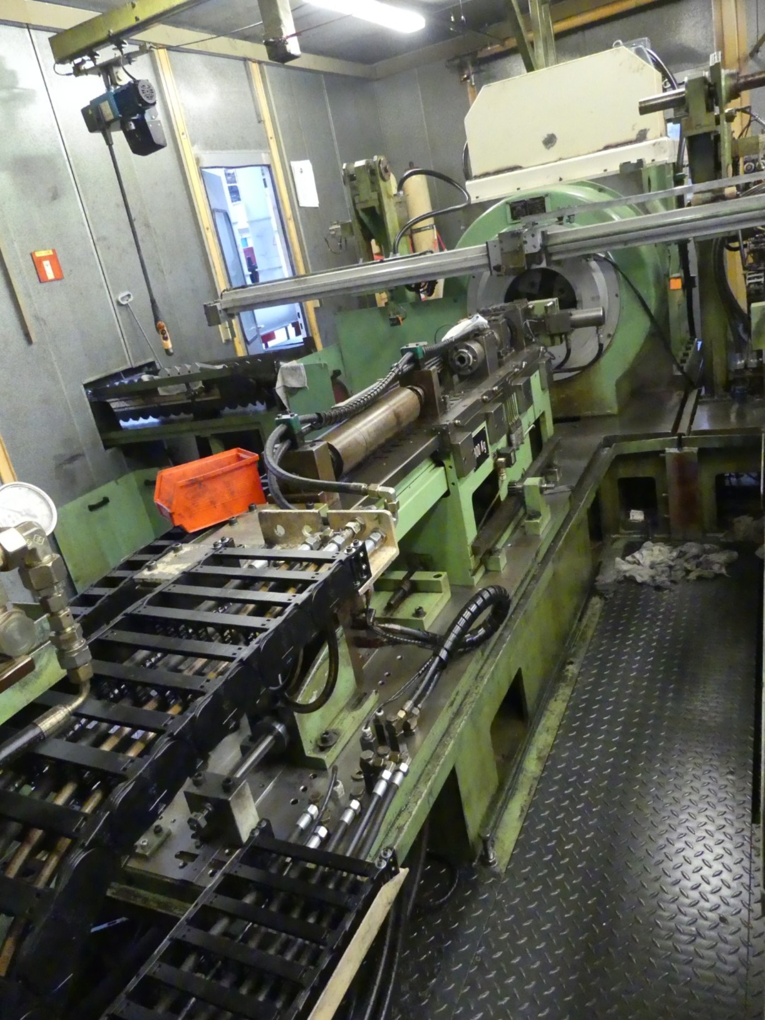 Centros de mecanizado, máquinas para trabajar el metal y líneas de producción de la industria del automóvil-11