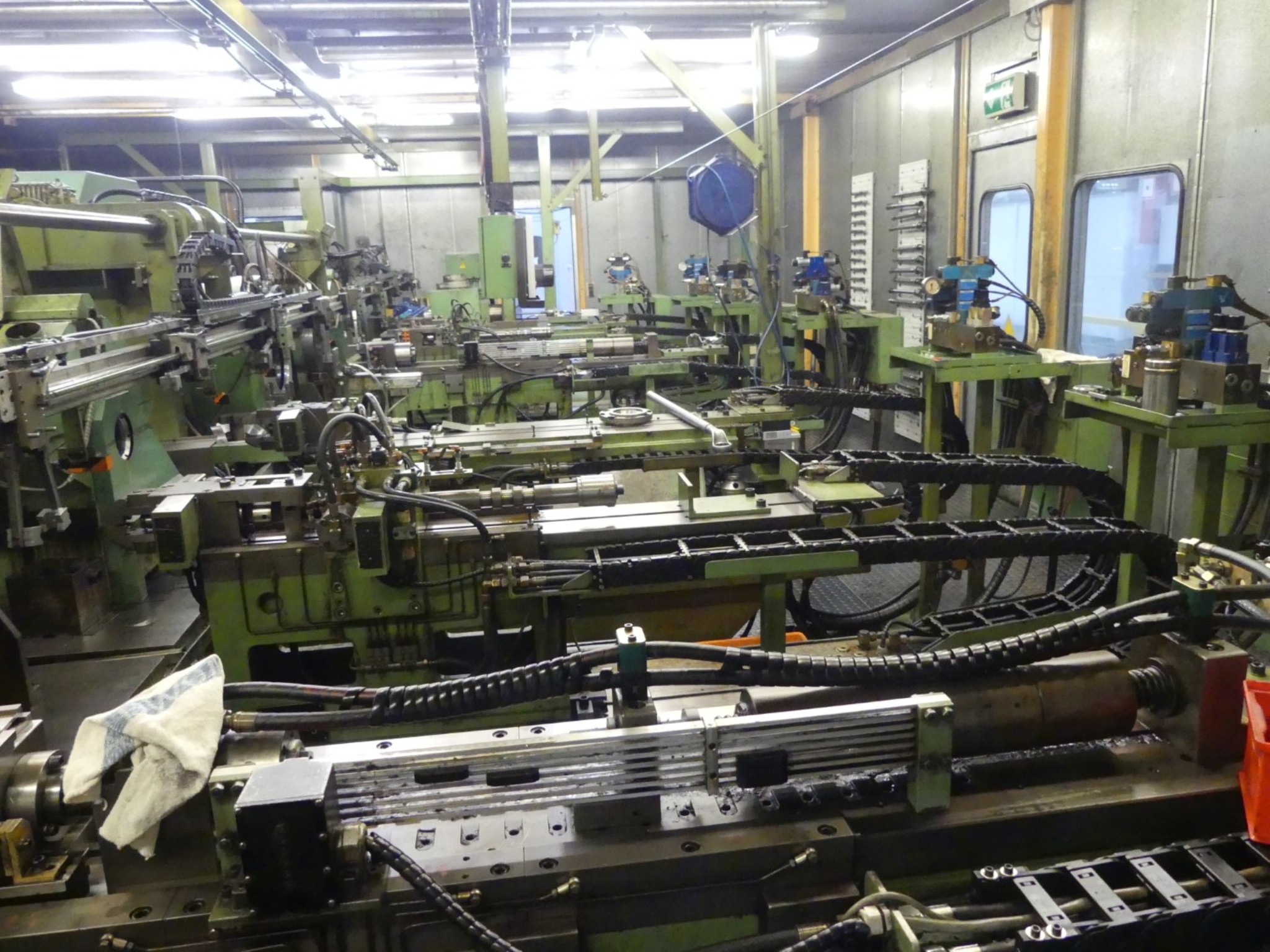 Centros de mecanizado, máquinas para trabajar el metal y líneas de producción de la industria del automóvil-13