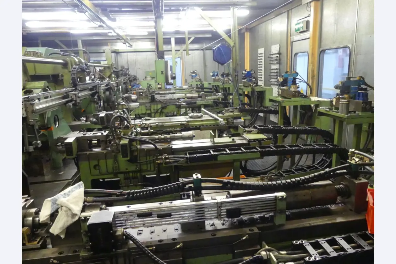 Centros de mecanizado, máquinas para trabajar el metal y líneas de producción de la industria del automóvil-13
