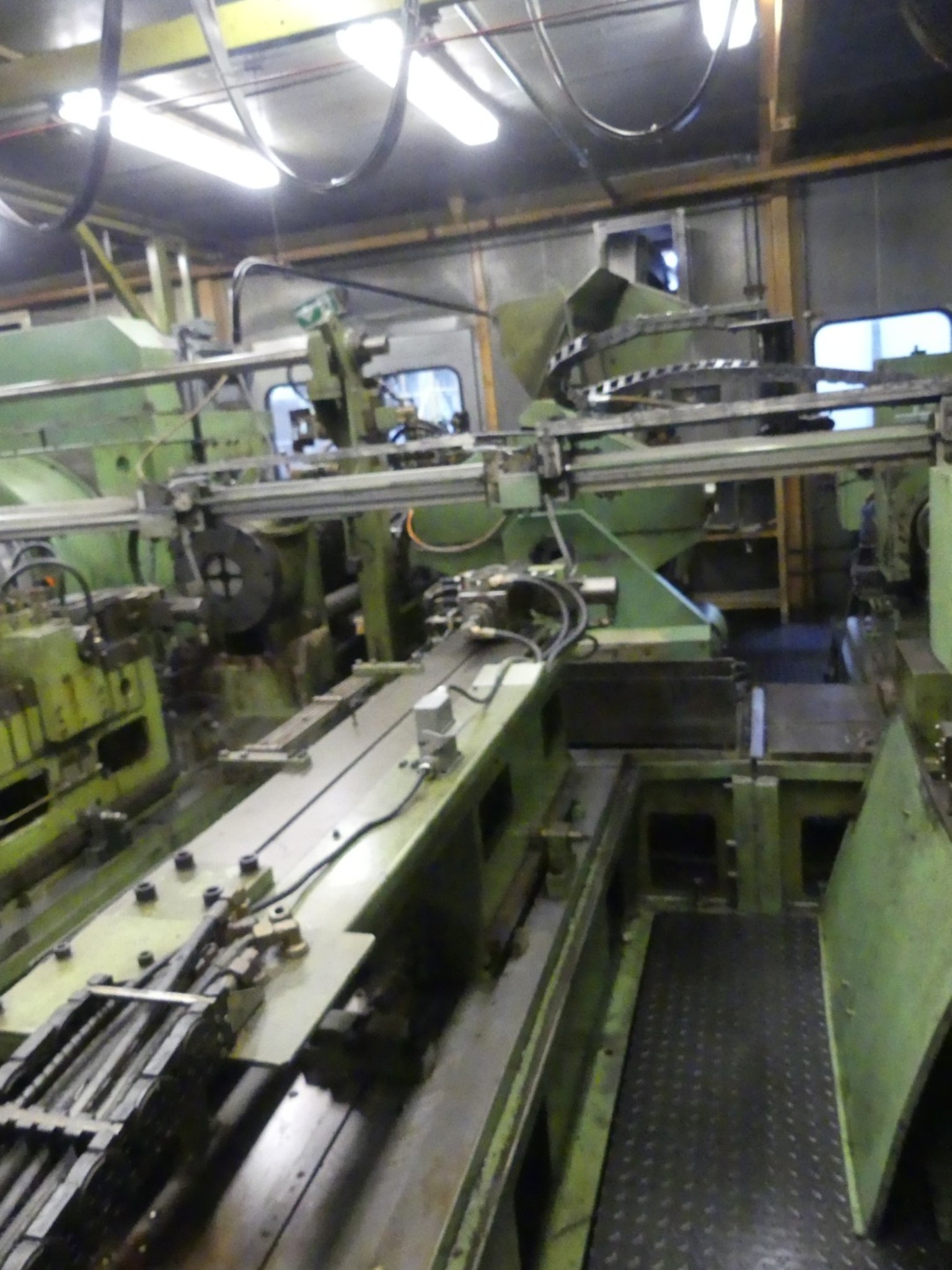 Centros de mecanizado, máquinas para trabajar el metal y líneas de producción de la industria del automóvil-5