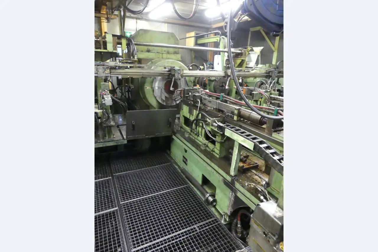 Centros de mecanizado, máquinas para trabajar el metal y líneas de producción de la industria del automóvil-9