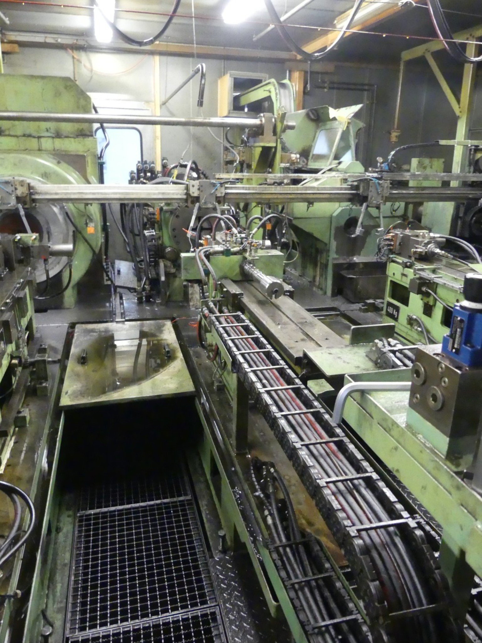 Centros de mecanizado, máquinas para trabajar el metal y líneas de producción de la industria del automóvil-10