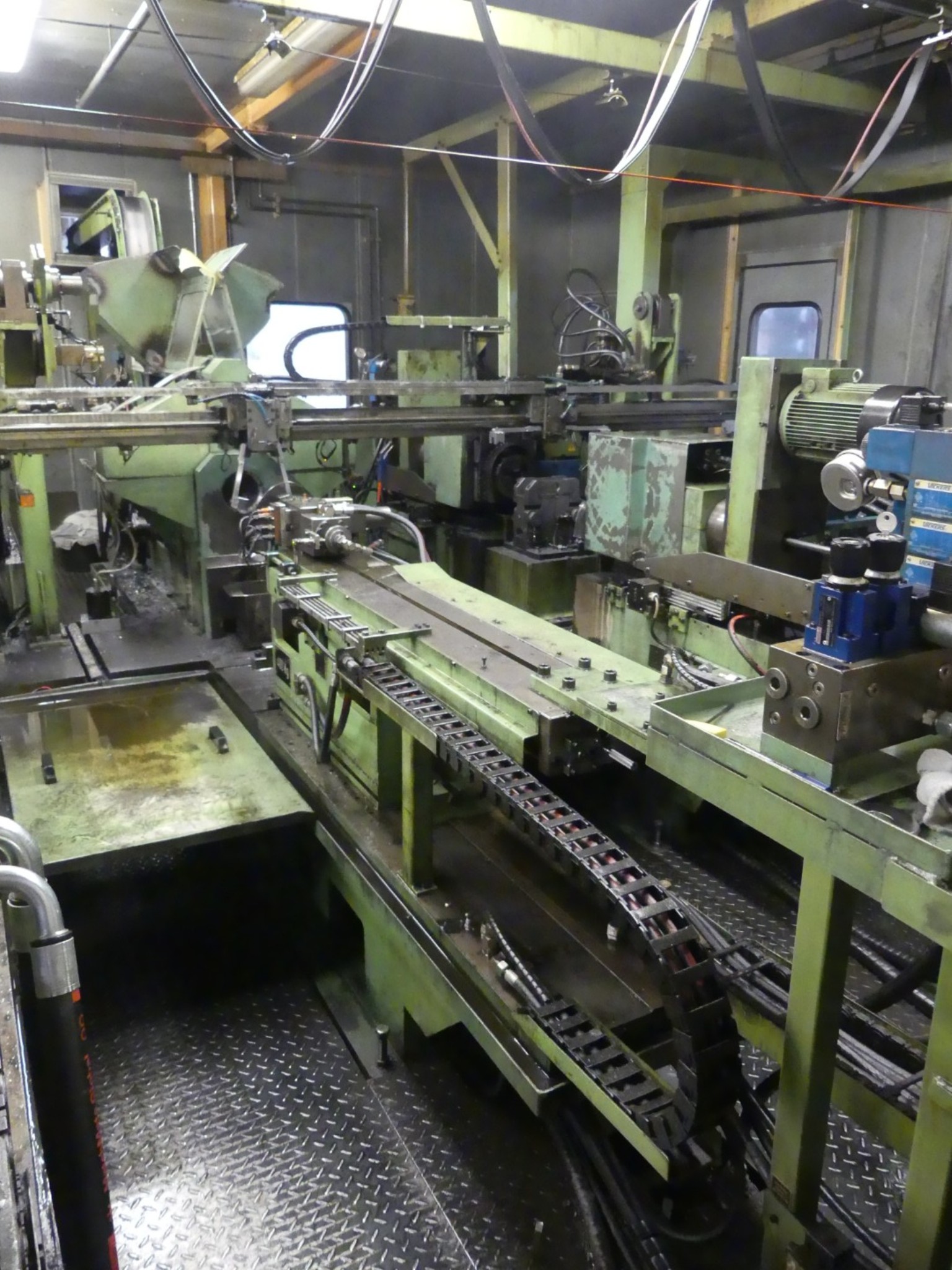 Centros de mecanizado, máquinas para trabajar el metal y líneas de producción de la industria del automóvil-11