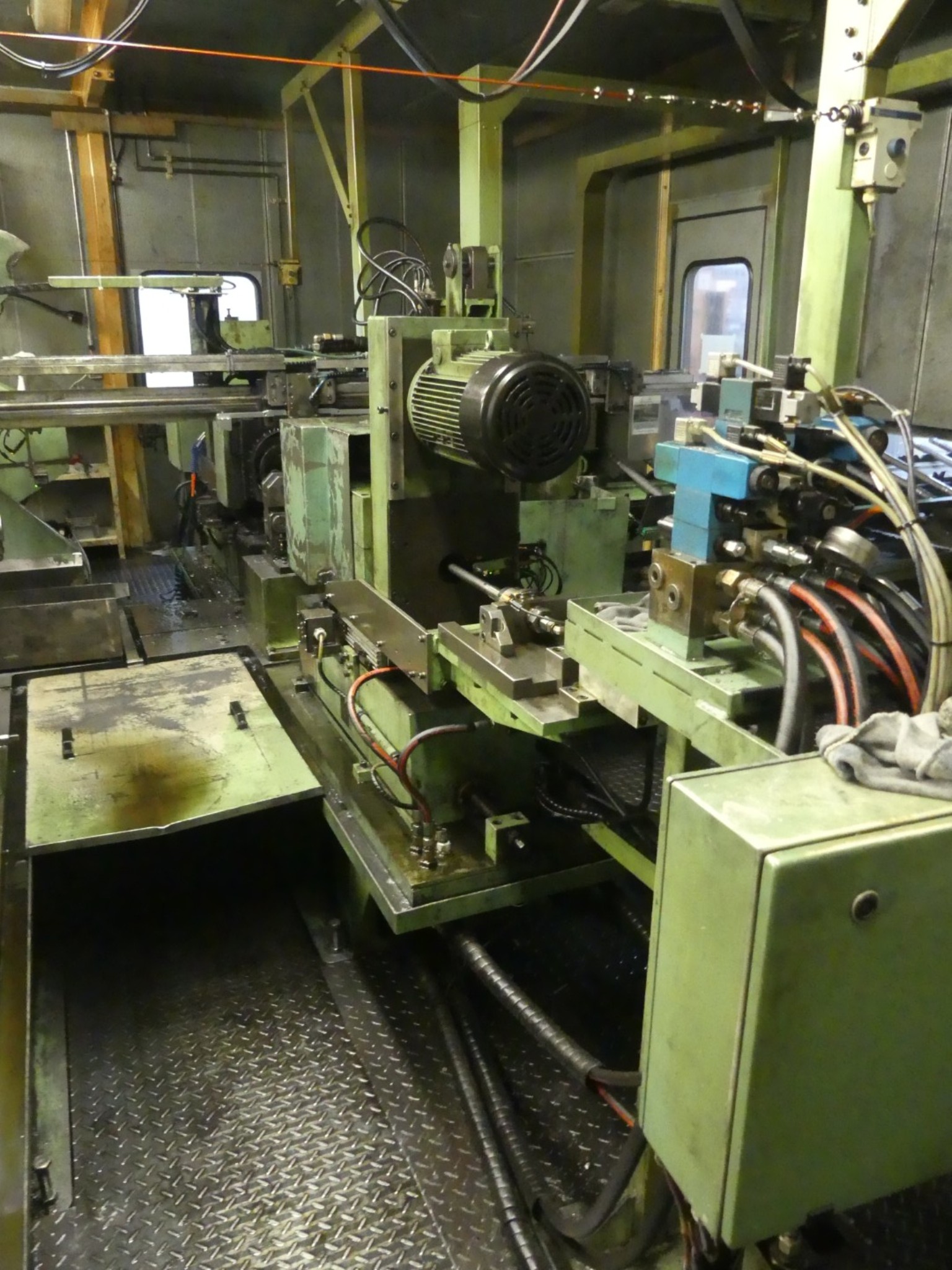 Centros de mecanizado, máquinas para trabajar el metal y líneas de producción de la industria del automóvil-12