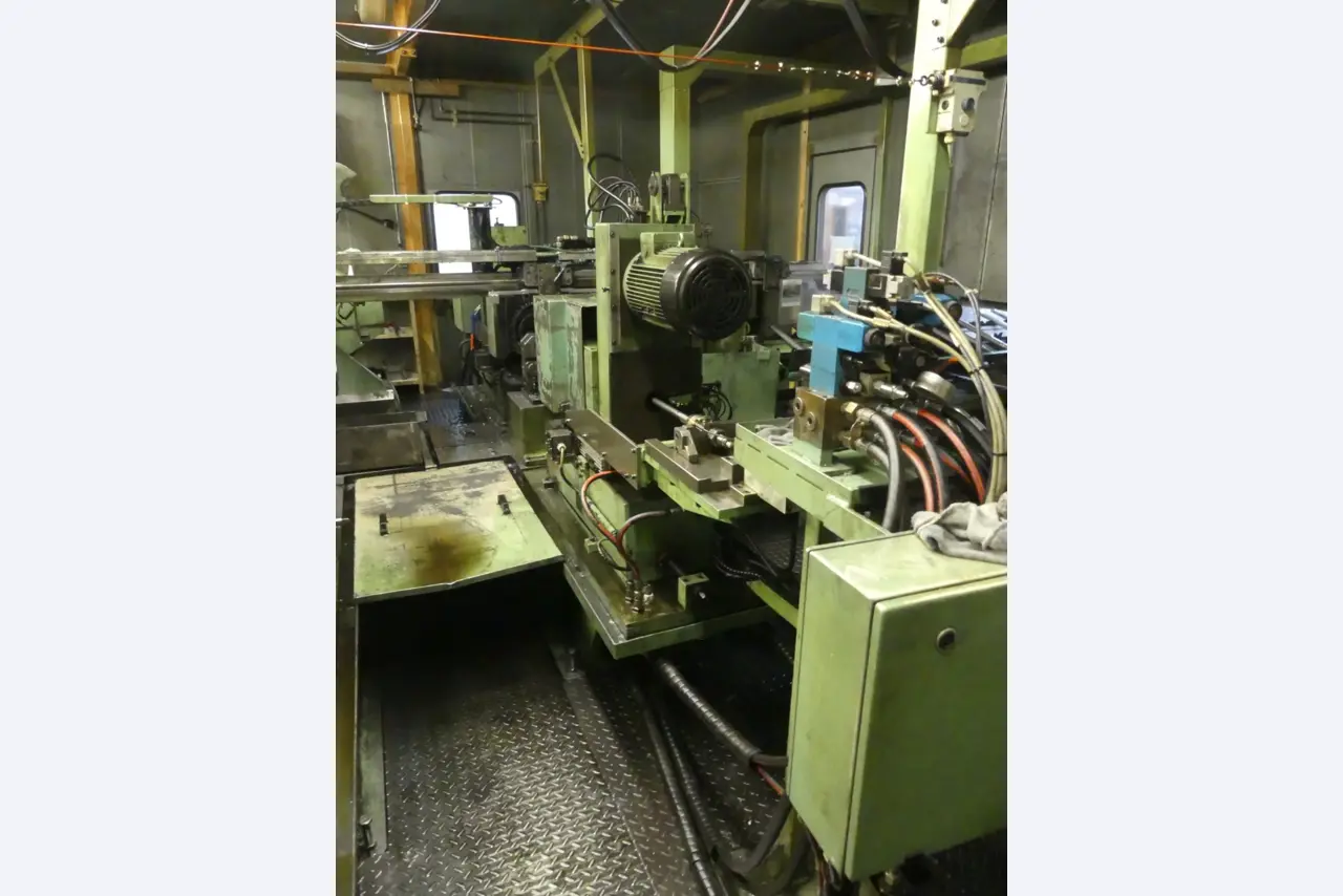 Centros de mecanizado, máquinas para trabajar el metal y líneas de producción de la industria del automóvil-12