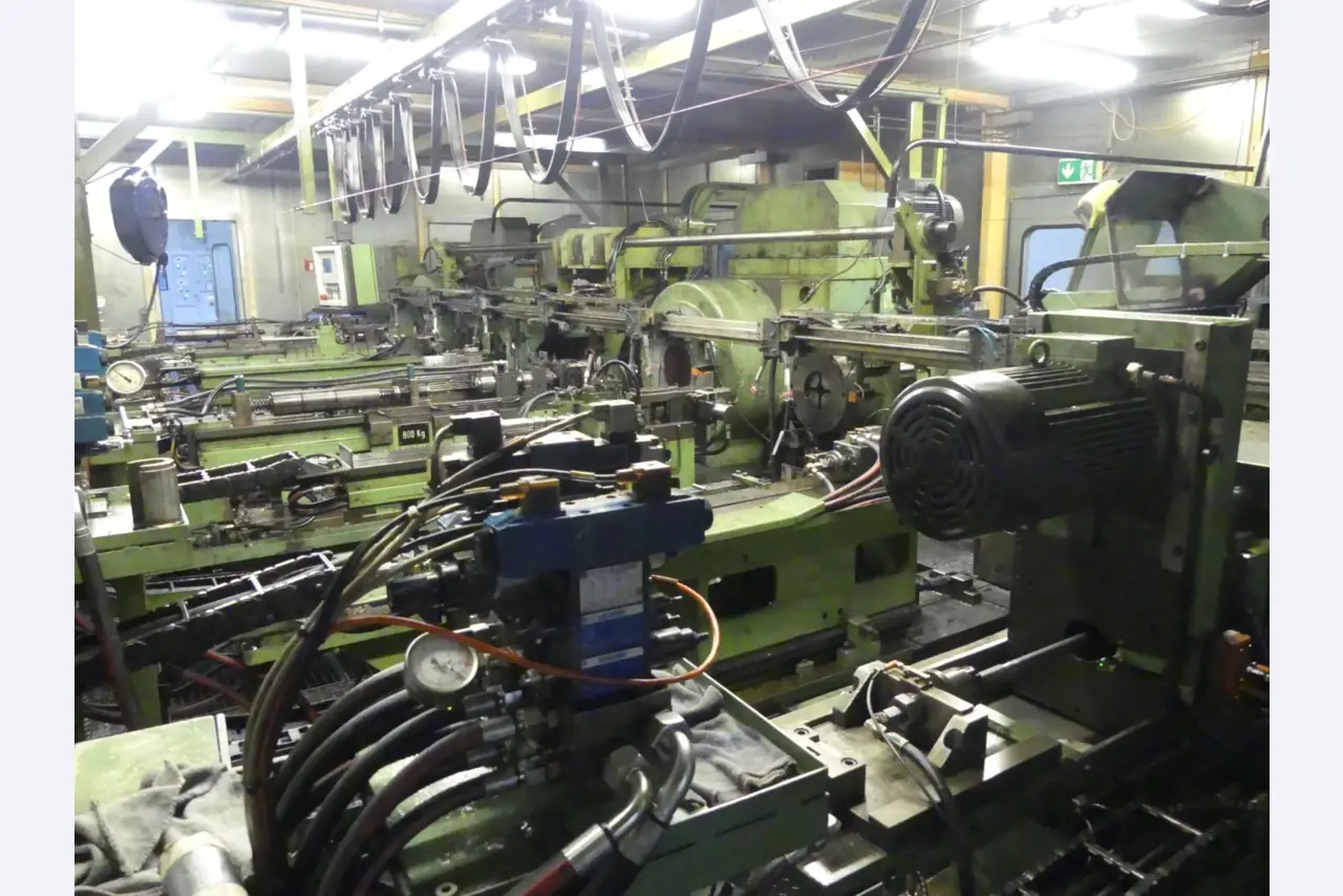 Centros de mecanizado, máquinas para trabajar el metal y líneas de producción de la industria del automóvil-14