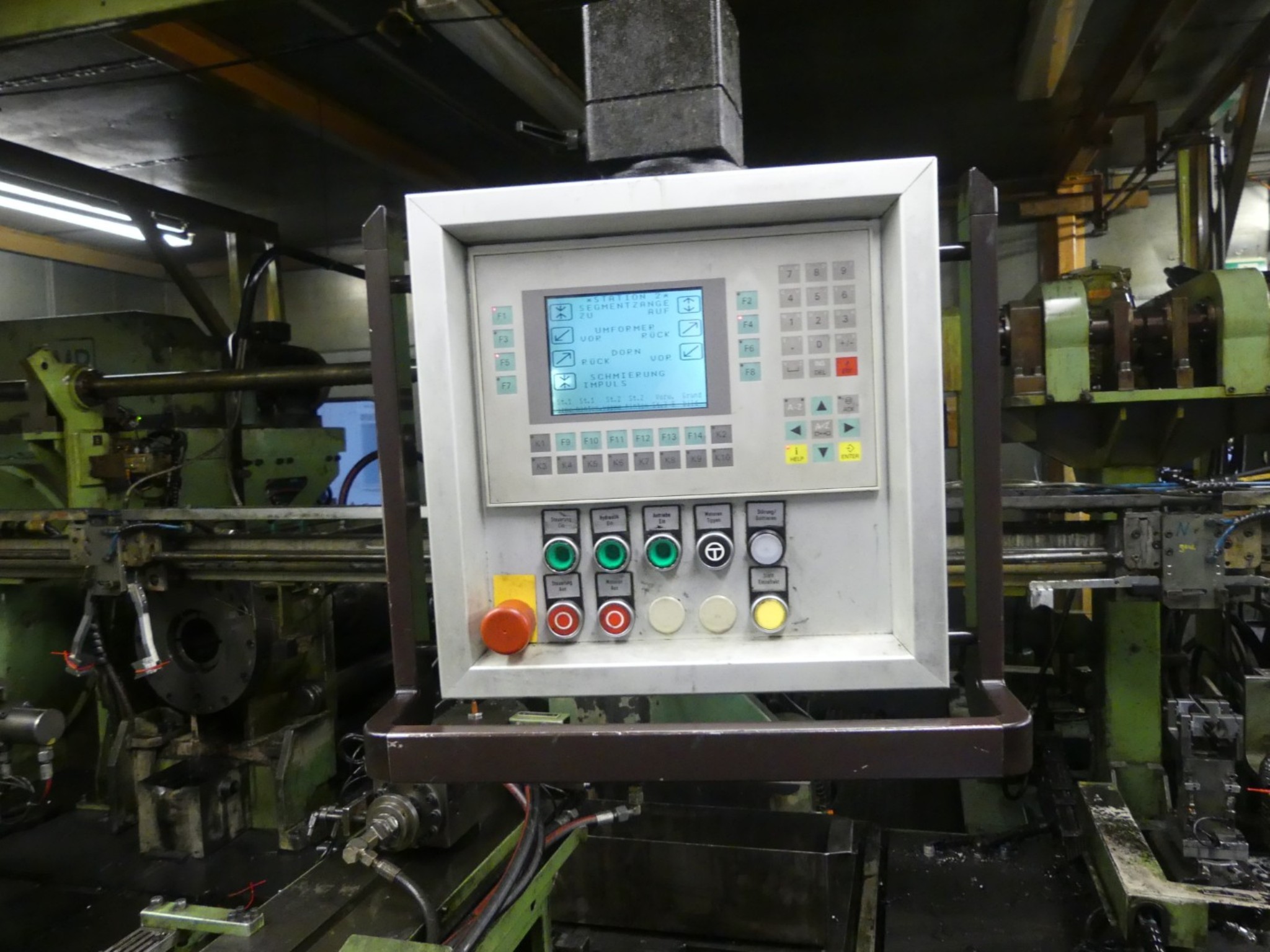 Centros de mecanizado, máquinas para trabajar el metal y líneas de producción de la industria del automóvil-16